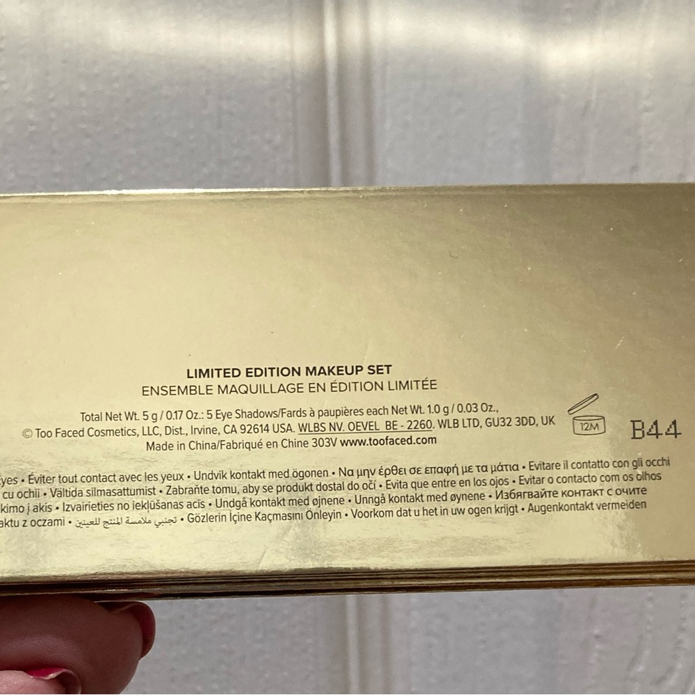 Too Faced Limited Edition Eyeshadow Palette - Picture 3 of 3